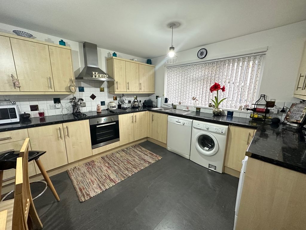 Property photo 2 of 14 Image