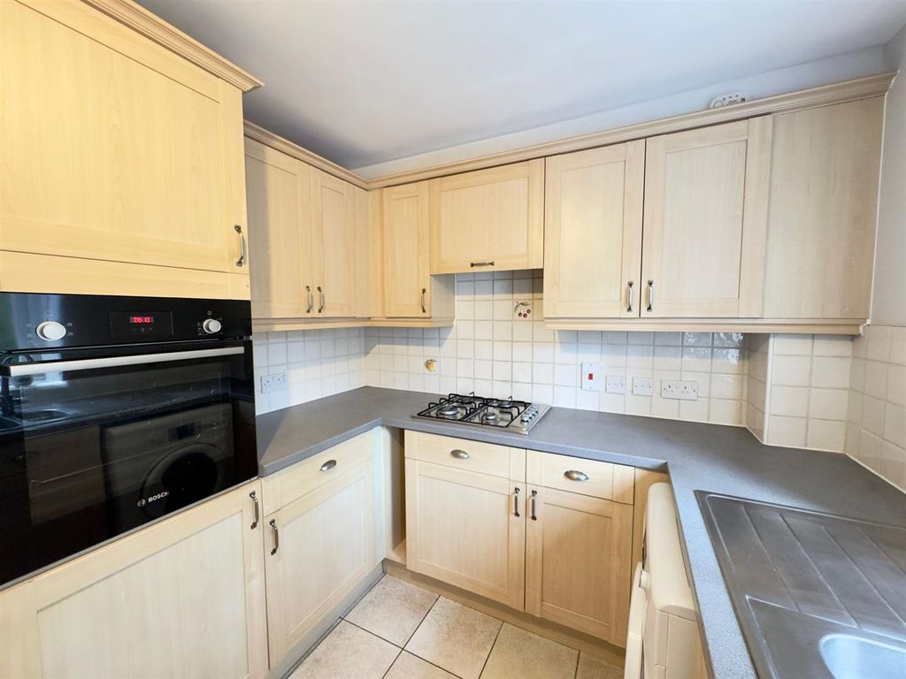 Property photo 2 of 18 Kitchen