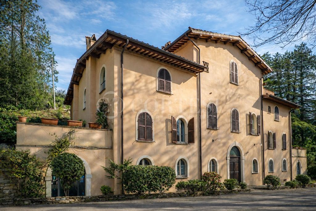 Property photo 1 of 58 Prestigious Historic Residence With Private Garden In The Borgo Of Pietralunga