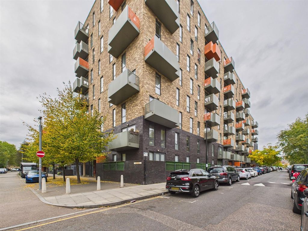 Property photo 1 of 12 Cam04237G0-Pr0223-Still013.Jpg