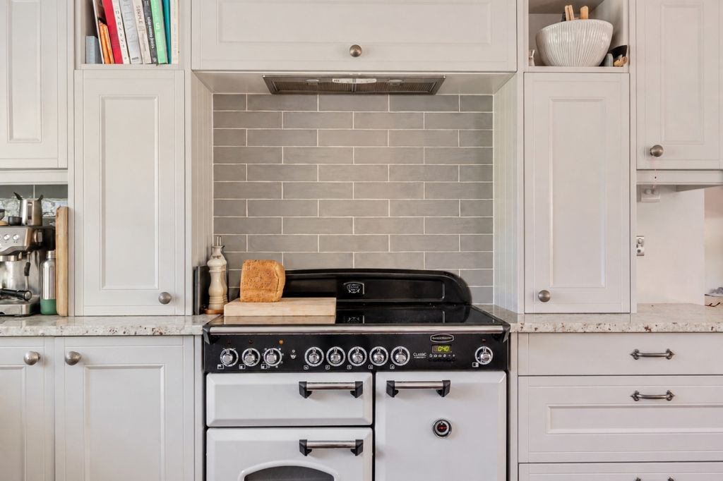 Property photo 3 of 12 Hob