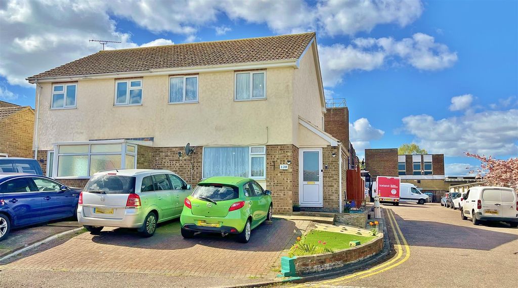 Property photo 1 of 18 Outside - Front