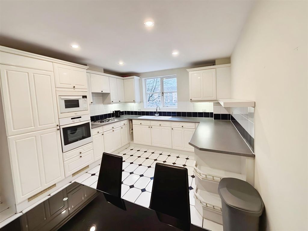 Property photo 2 of 16 Kitchen