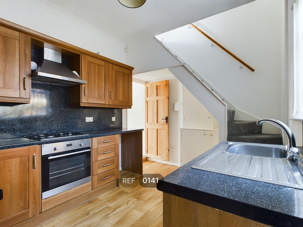Property photo 2 of 11 Kitchen