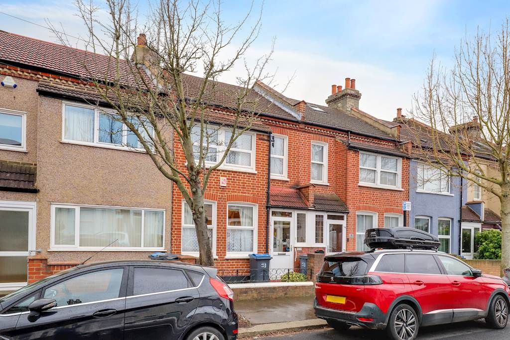 Property photo 1 of 12 15-0E5Djhhgll - 11 Alderton Road - 43-Small