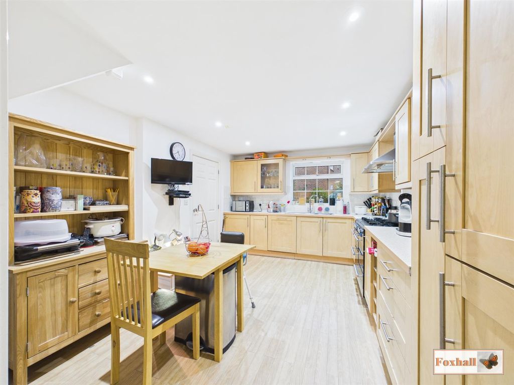 Property photo 2 of 24 Kitchen