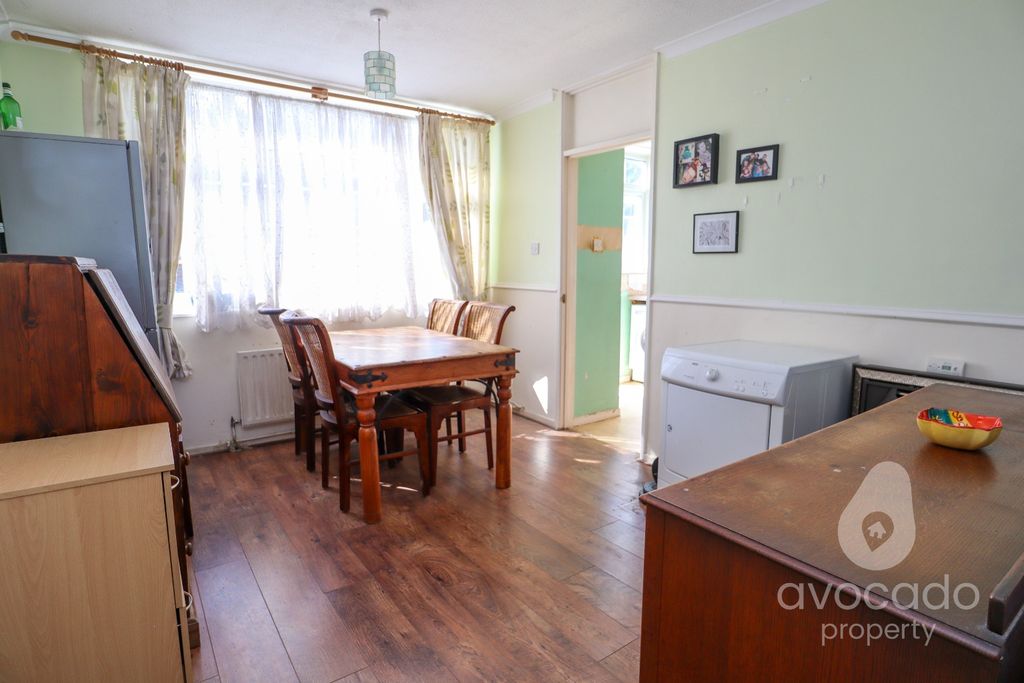 Property photo 3 of 9 3590598