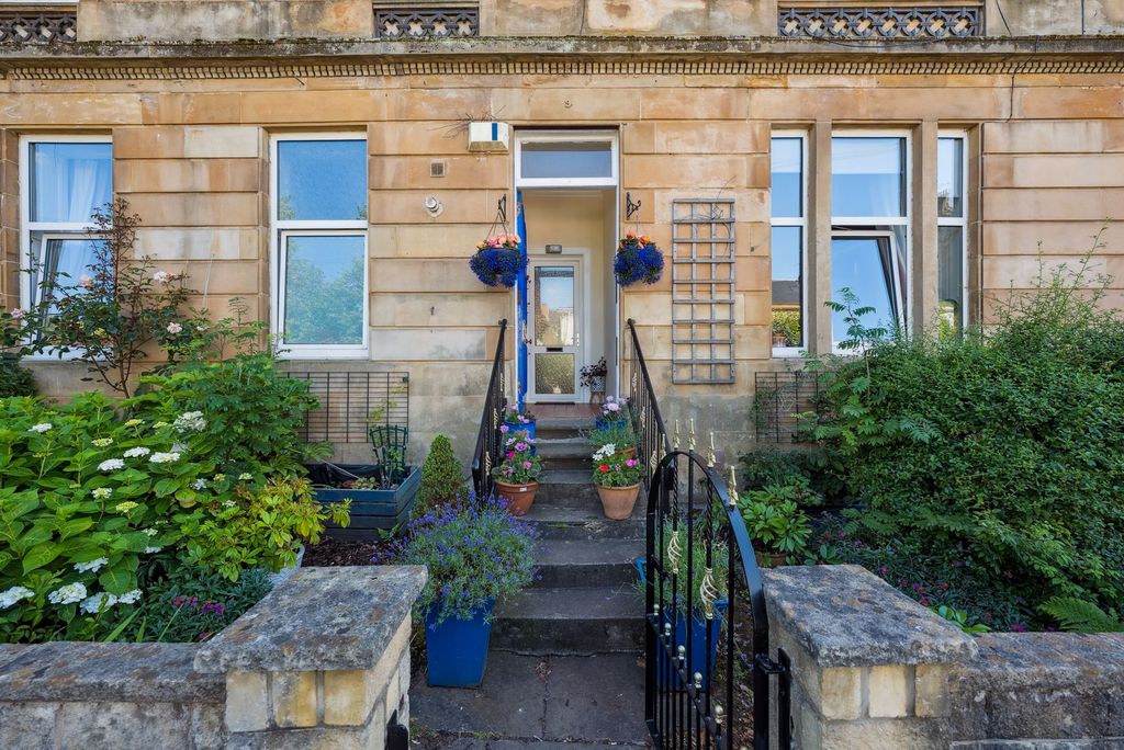 Property photo 2 of 34