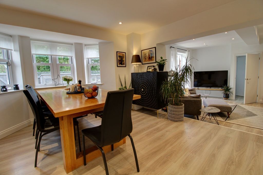 Property photo 2 of 16 Open Plan