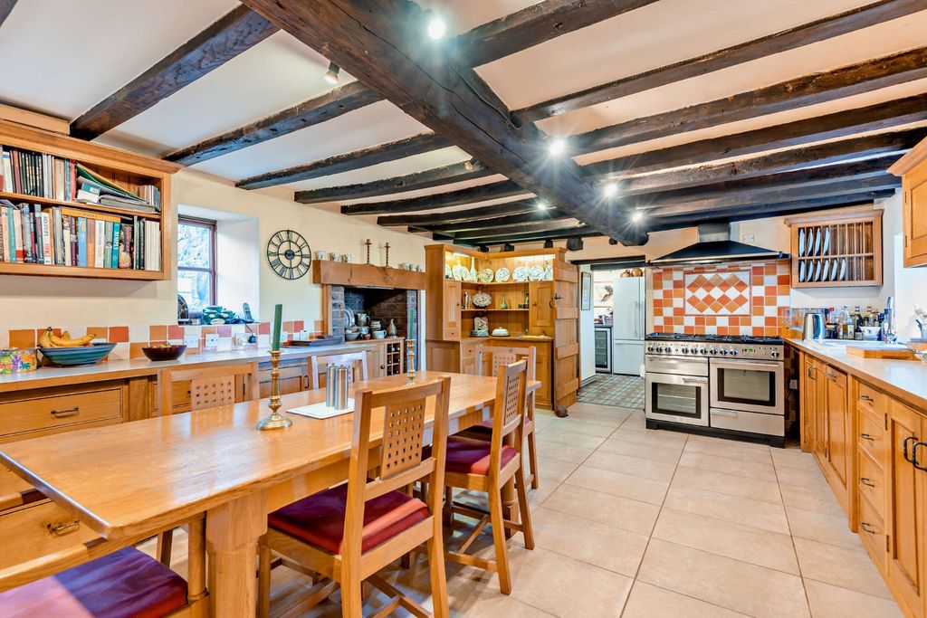 Property photo 3 of 21 Kitchen