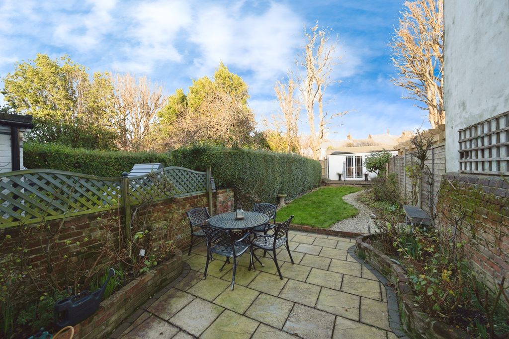 Property photo 2 of 15 Garden