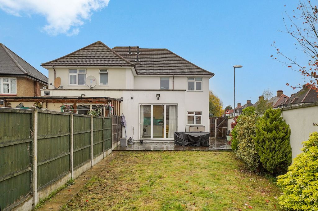 Property photo 1 of 24 Three Bedroom Semi - Detached House
