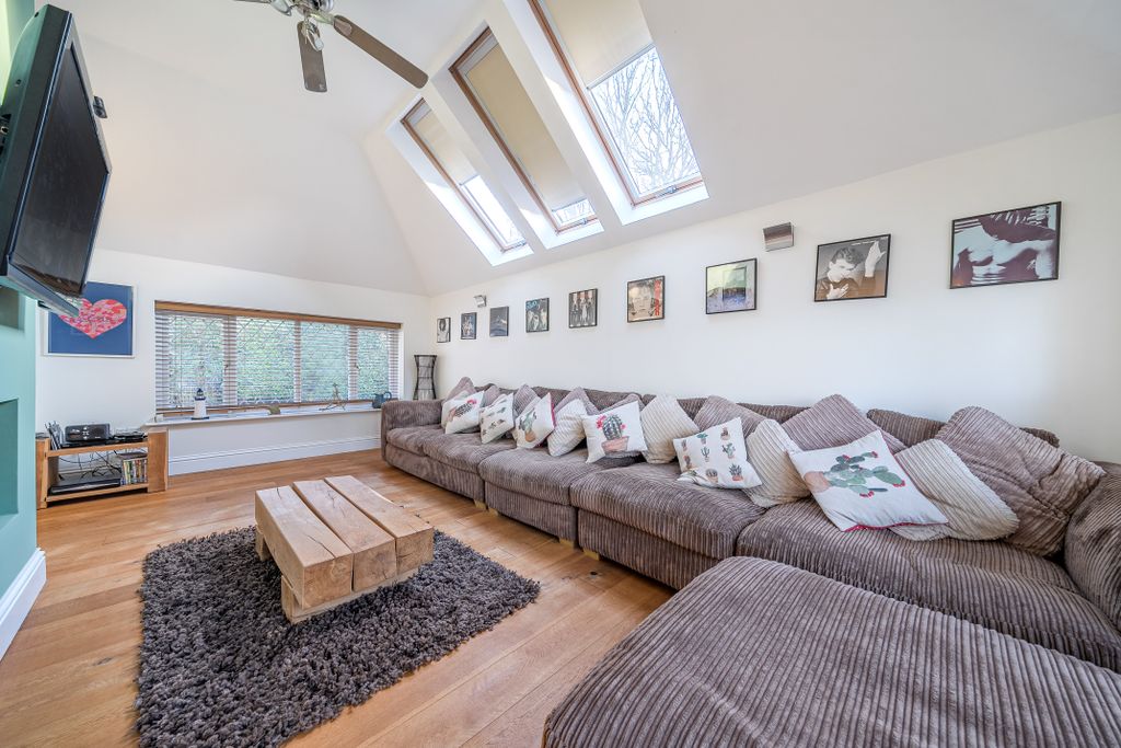 Property photo 3 of 14