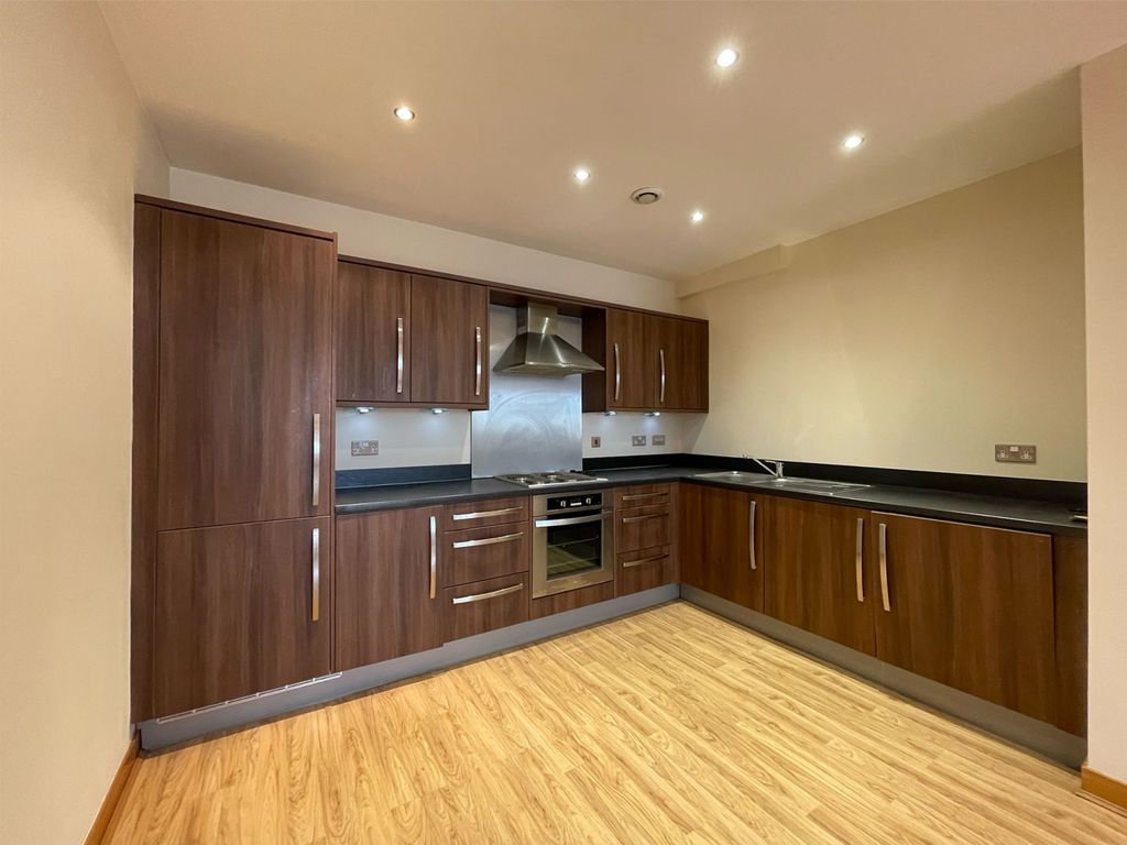 Property photo 3 of 10 Kitchen