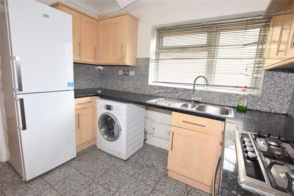 Property photo 2 of 7 Kitchen