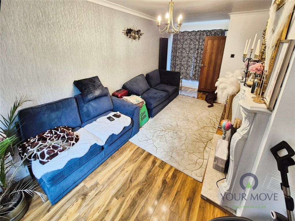 Property photo 2 of 12 Lounge