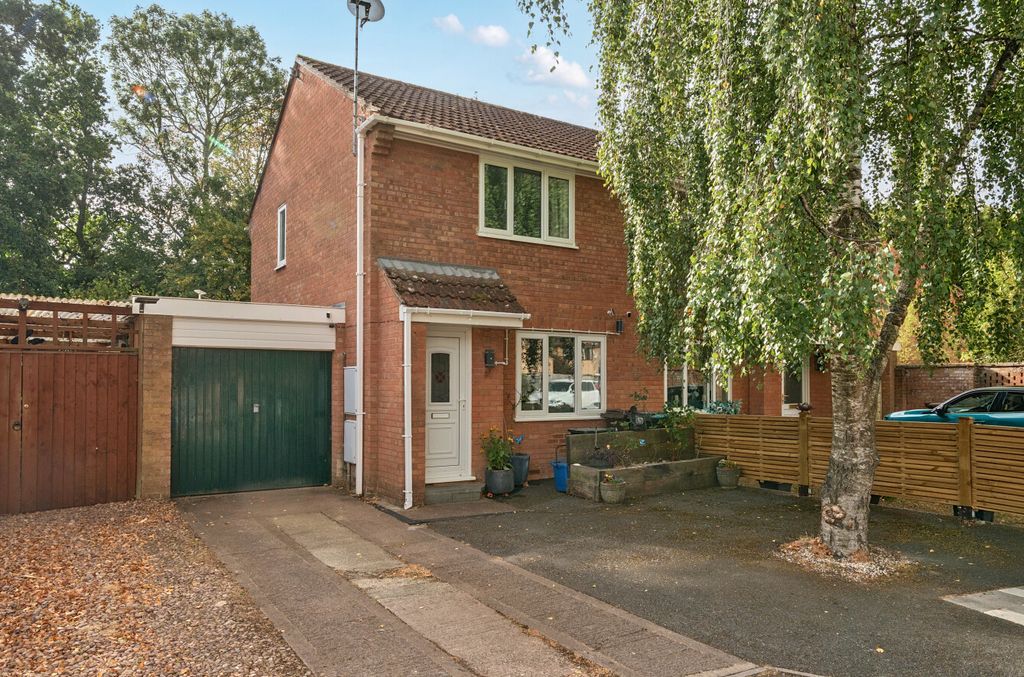 Property photo 1 of 14 35 Beech Close