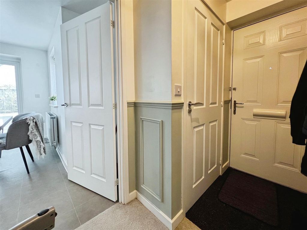 Property photo 2 of 26 Entrance Hall
