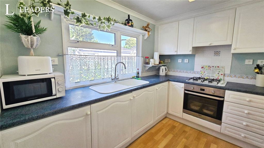 Property photo 3 of 23 Picture No. 17