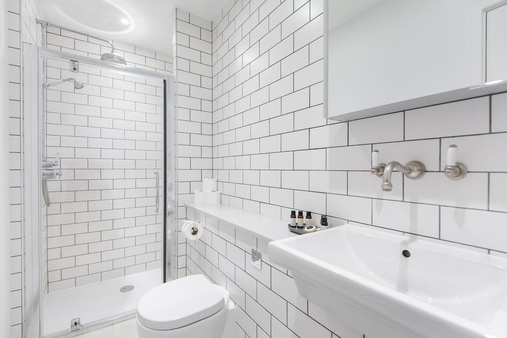 Property photo 3 of 14 Bathroom