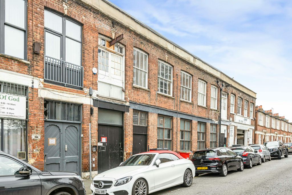 Property photo 2 of 38 21_41352.Jpg