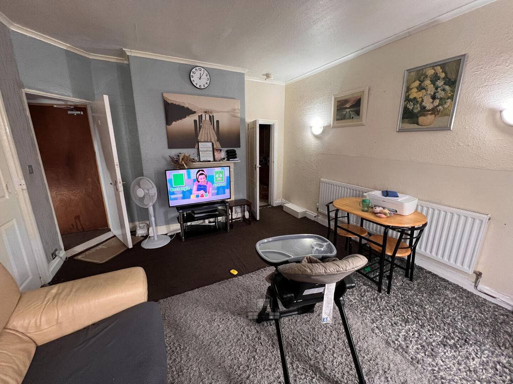 Property photo 2 of 7 Living Room