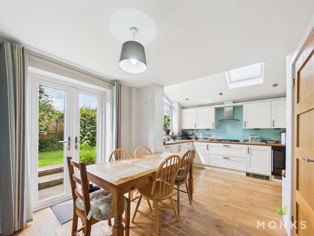 Property photo 3 of 11 Cam01348G0-Pr0688-Still004.Jpg