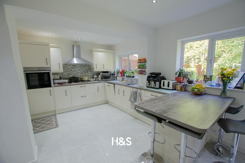 Property photo 3 of 19 6 Trustin - Kitchen.Jpg