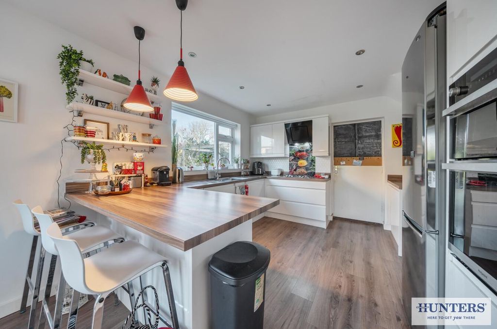 Property photo 3 of 20 98143E7c-8Ddc-43E6-8E39-4c815E1Cdea4.Jpg