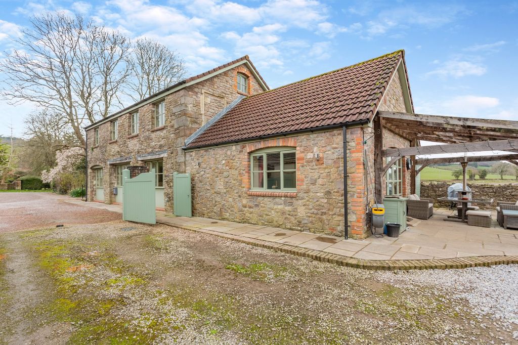 Property photo 1 of 34