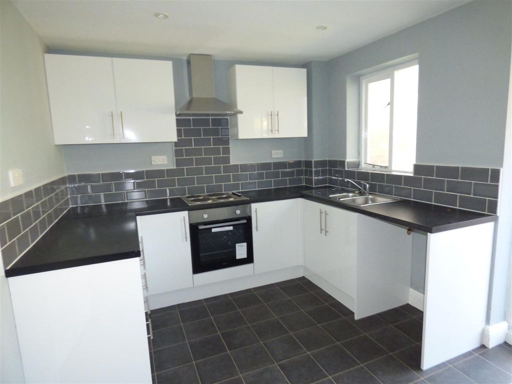 Property photo 2 of 8 78 Broadoak Drive - Kitch.Jpg