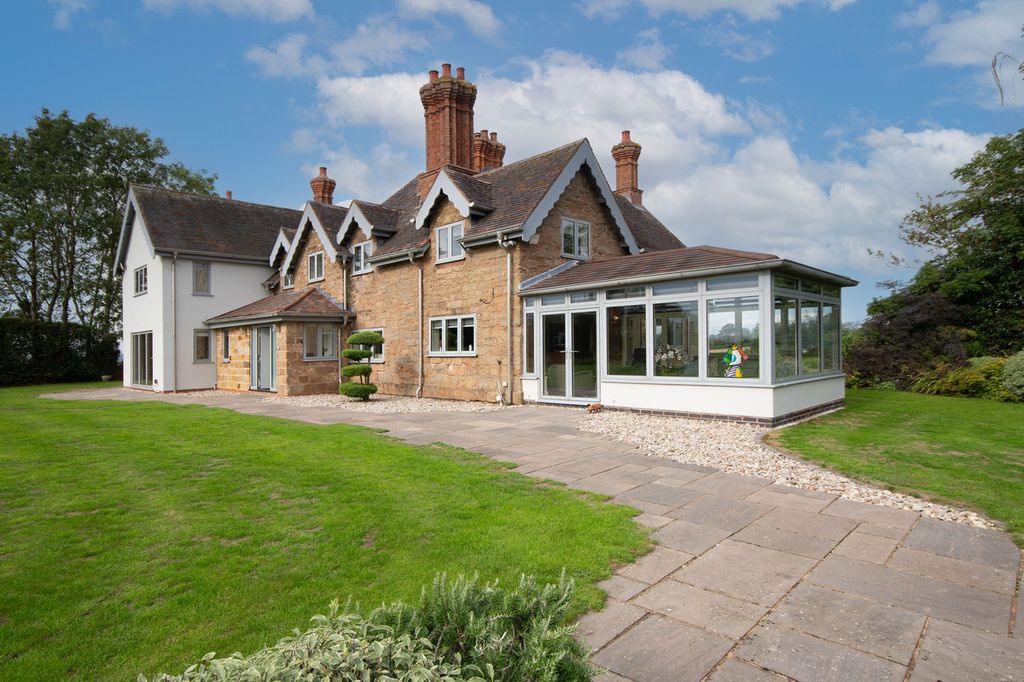 Property photo 2 of 50