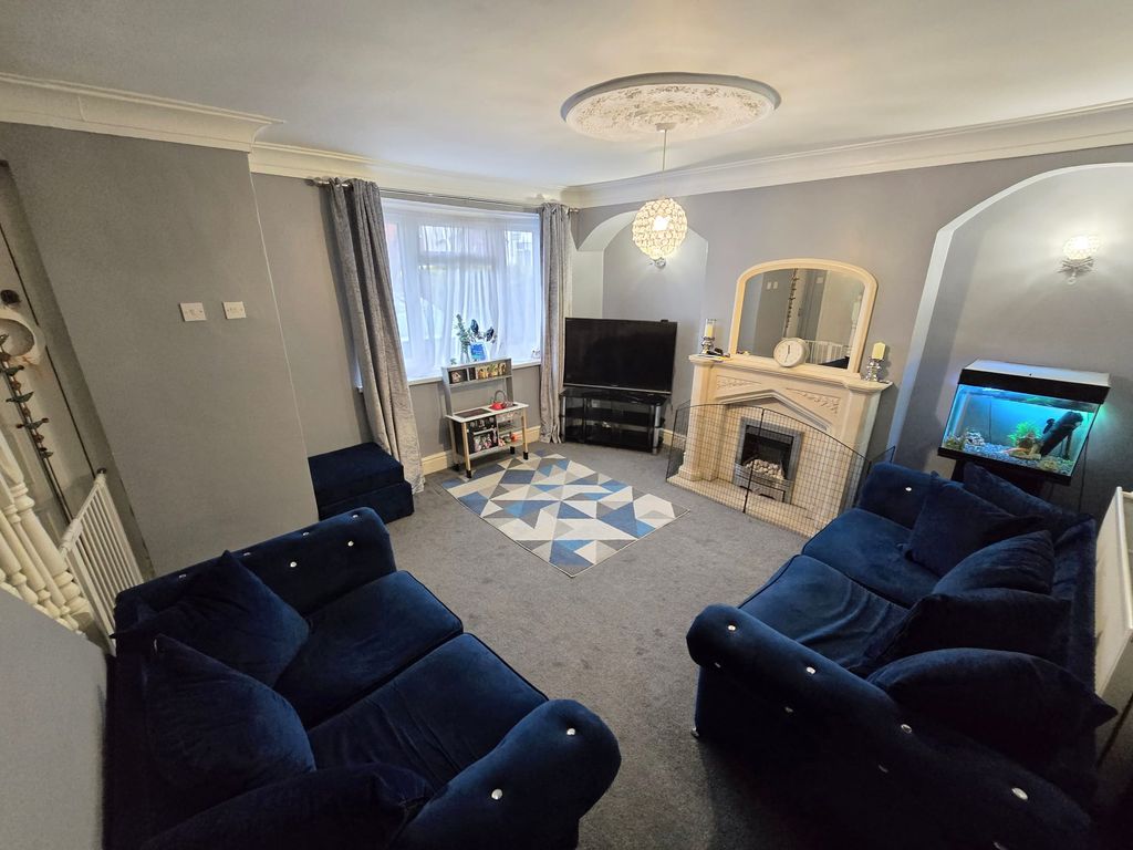 Property photo 2 of 17 Lounge A