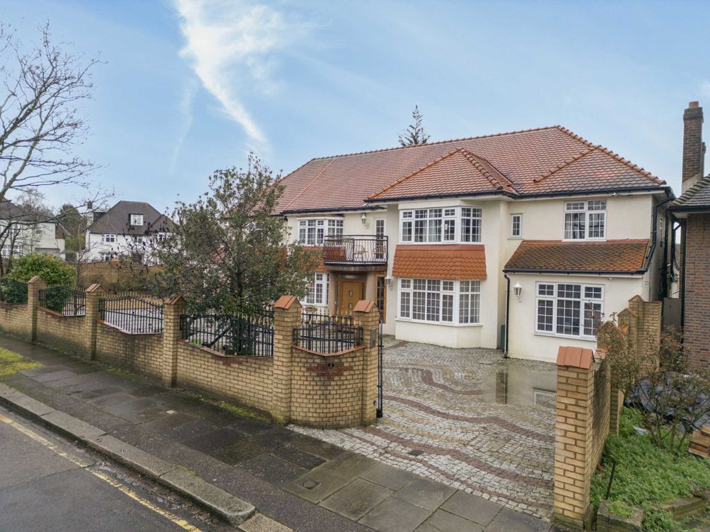 Property photo 1 of 11