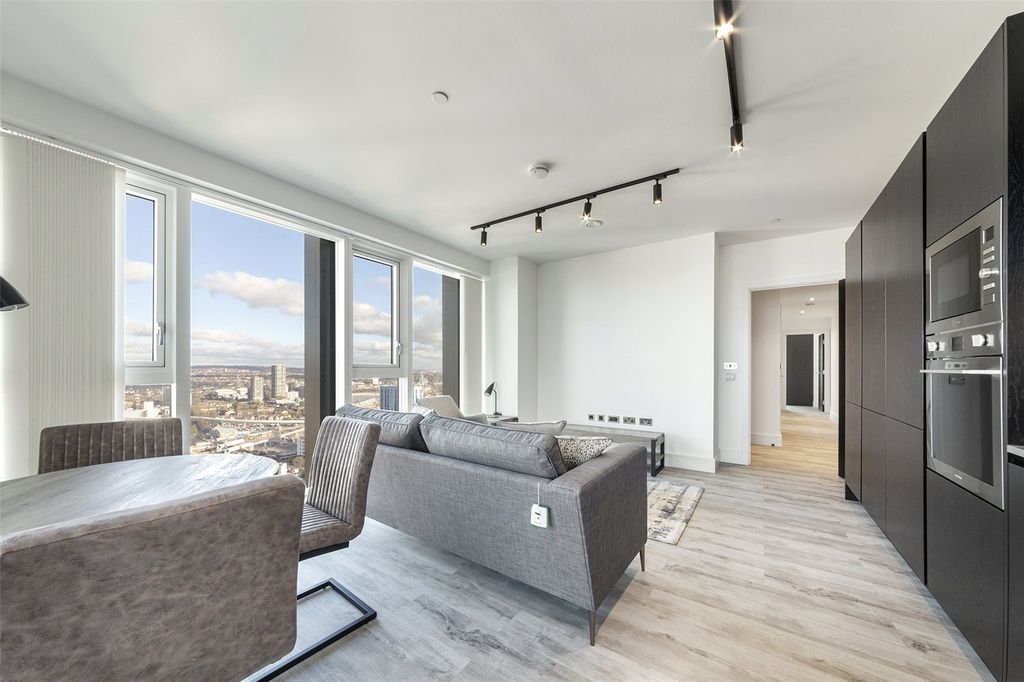 Property photo 2 of 19 Picture No. 15