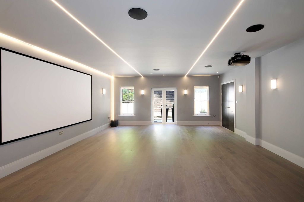Property photo 3 of 24 Cinema/Lounge