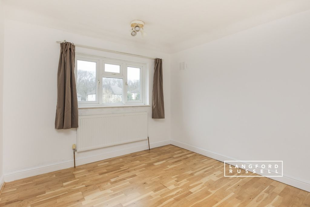 Property photo 3 of 10 Bedroom