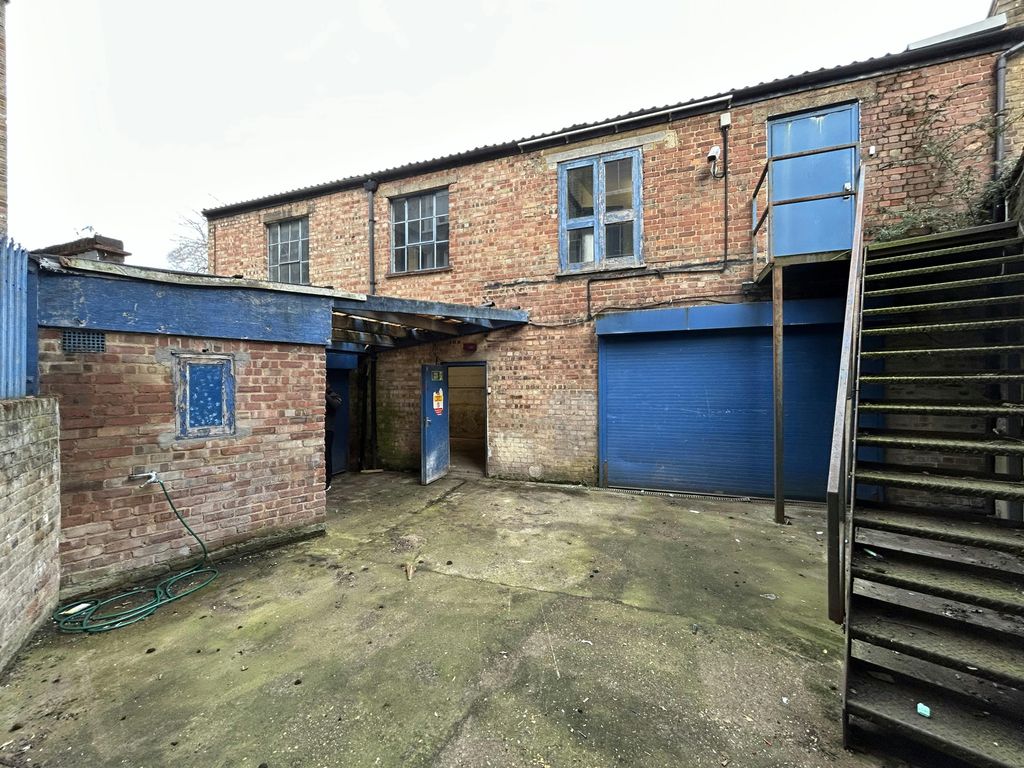 Property photo 1 of 5 6