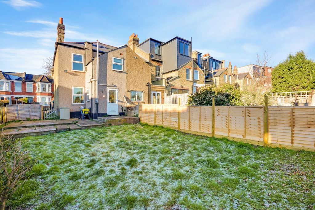 Property photo 3 of 13 15-4072Jhpropworld - 4 Neiderwald Road22.Jpg