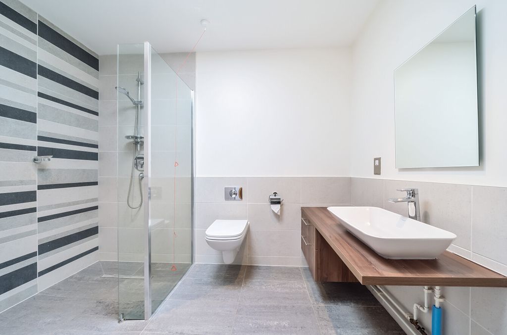 Property photo 3 of 21 Shower Room