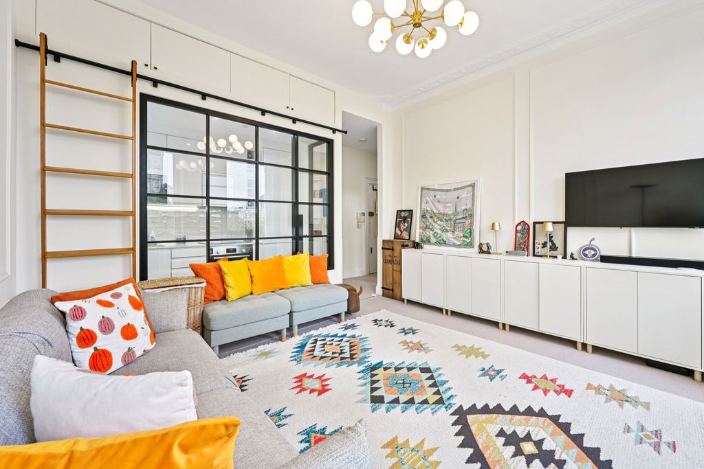 Property photo 3 of 21 Reception