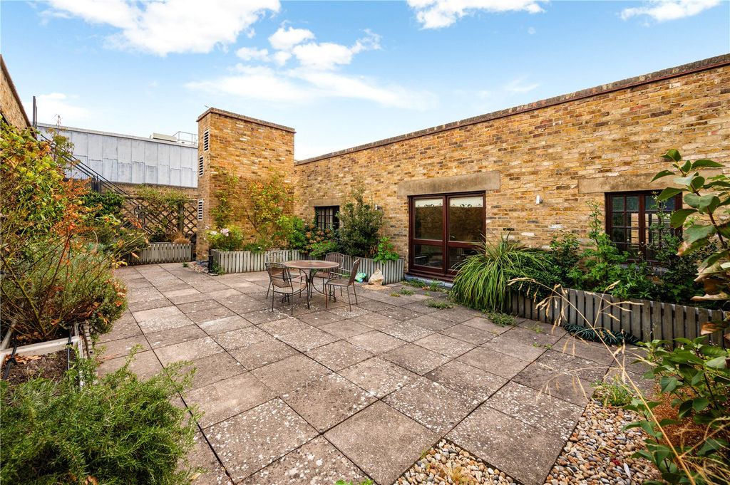 Property photo 3 of 12 Picture No. 02