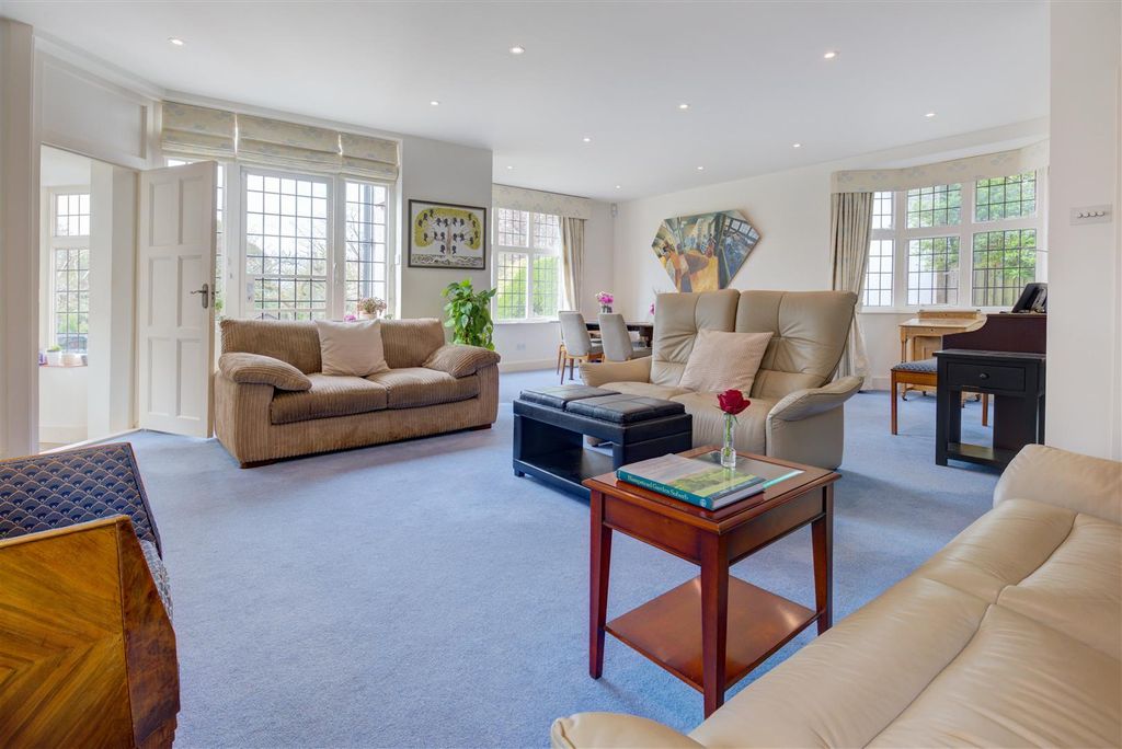 Property photo 3 of 14 D0438 155 Hampstead Way Rec2.Jpg