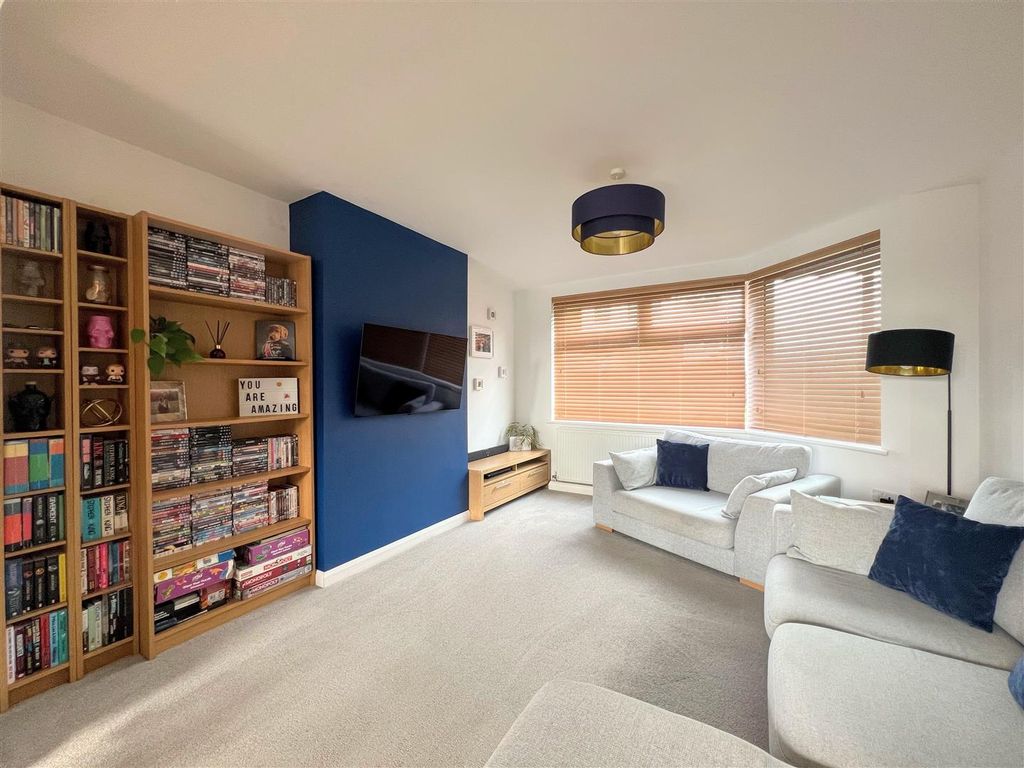 Property photo 2 of 22 Open-Plan Lounge Area