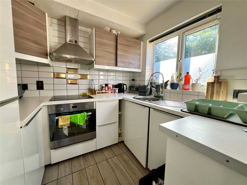 Property photo 3 of 9 Kitchen