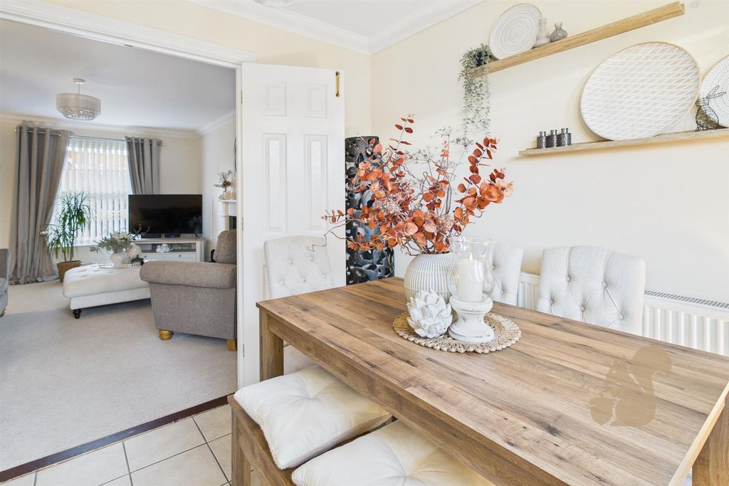 Property photo 3 of 28 Kitchen/Diner