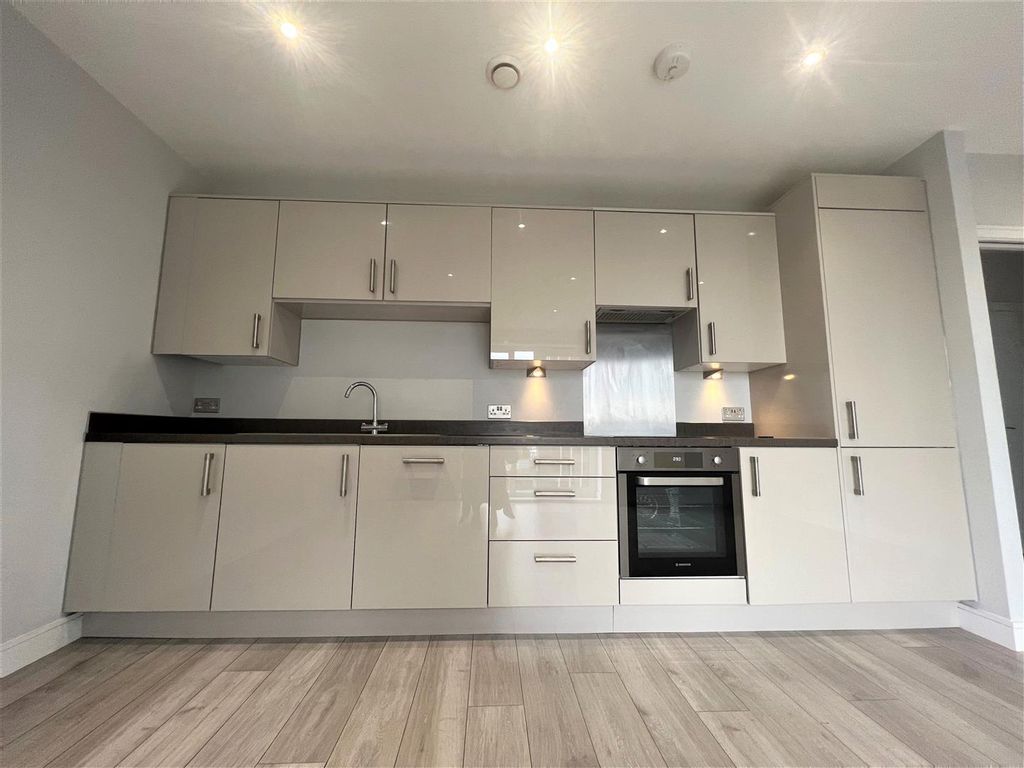 Property photo 2 of 7 Kitchen.Jpg