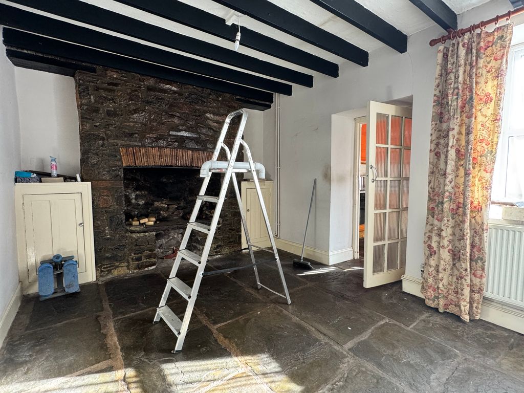 Property photo 3 of 11