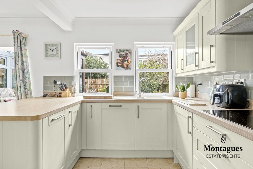 Property photo 3 of 23 Photo 11