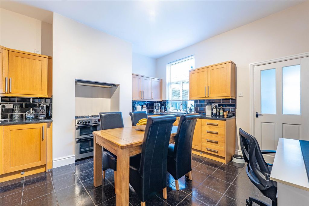 Property photo 3 of 20 Kitchen/Dining Room